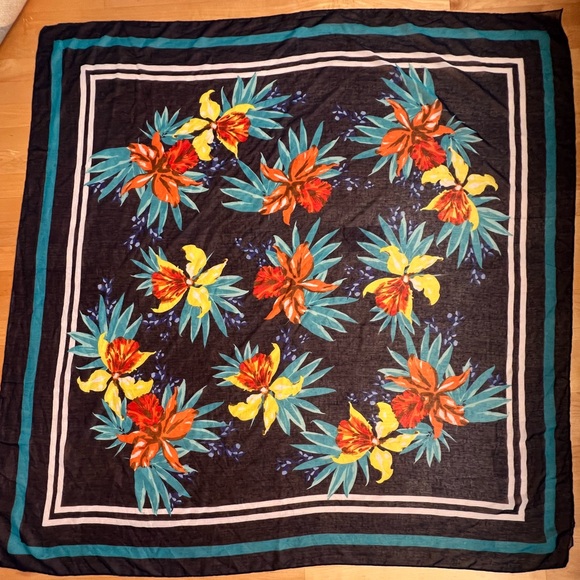 8️⃣Lot of 8 Random Scarves/Wraps/ Shawls-Varying Materials/Brands/Colors/Sizes - Picture 5 of 17